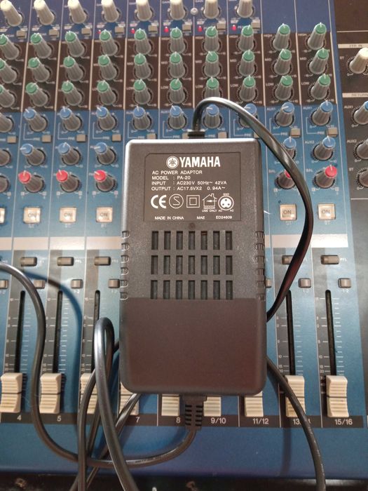YAMAHA Mixer 16/4 com mala THON - Top ! Clássico !
