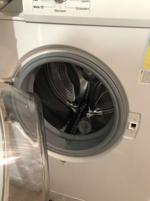 Пральна машина з баком для води