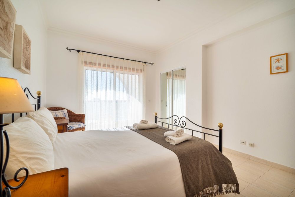 Apartamento T1 com Vista Mar e Piscina perto da Praia