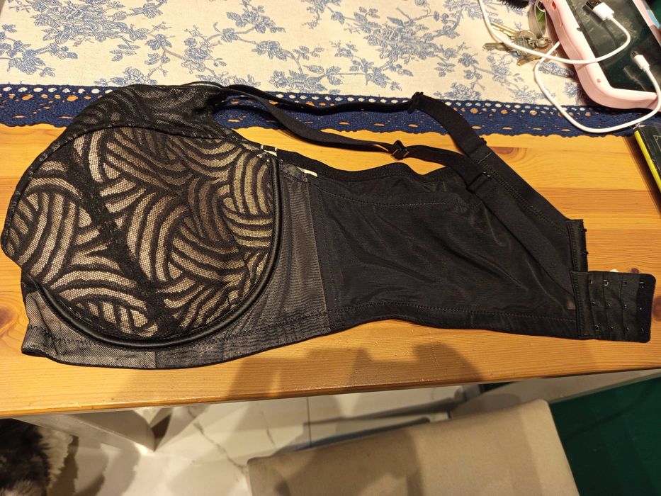 Biustonosz luvlette 100E czarny koronkowy miękki biustonosz nowy