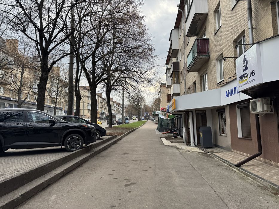 Продаж приміщення з орендарем