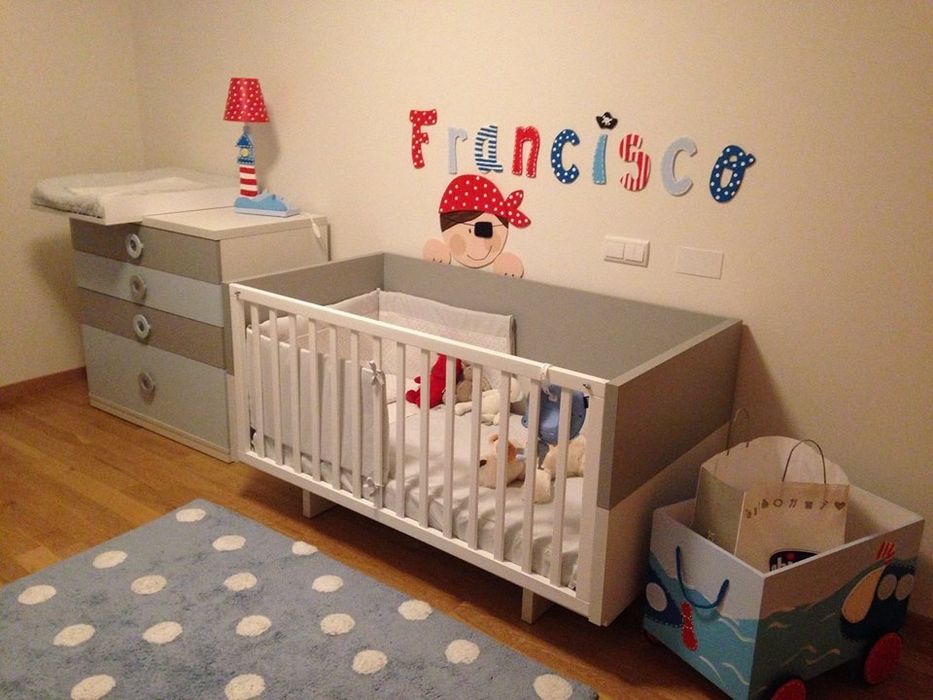 Carrinho para brinquedos pintado à mão