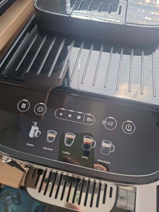 Automatyczny ekspres ciśnieniowy De'Longhi  srebrny