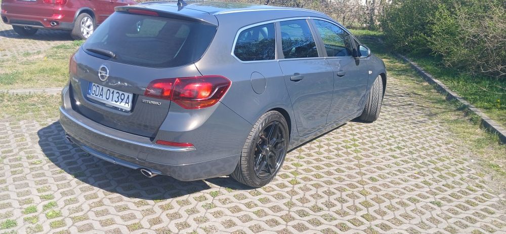 Opel astra J Sports tourer 2.0 biturbo 2014r