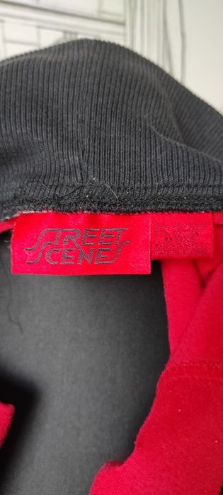Czerwono czarna bluza damska we wzory jesień zima