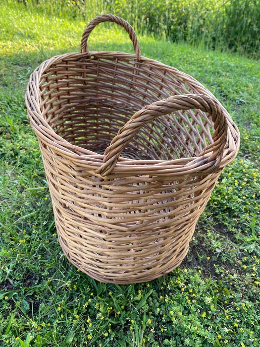 Duży kosz wiklinowy, pojemny, owalny, z uchwytami