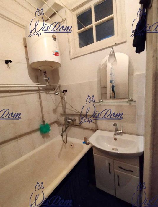 Продам 2к квартиру в центрі Нової Баварії, вул. Китаєнка, 4