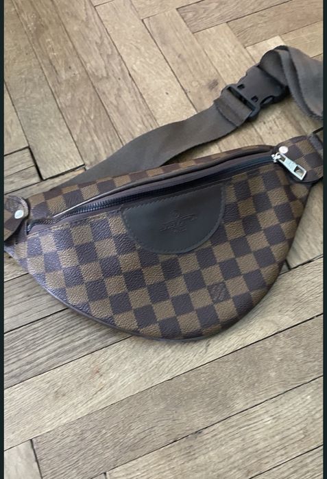 Сумка на пояс бананка LOUIS VUITTONта Hugo BOSS