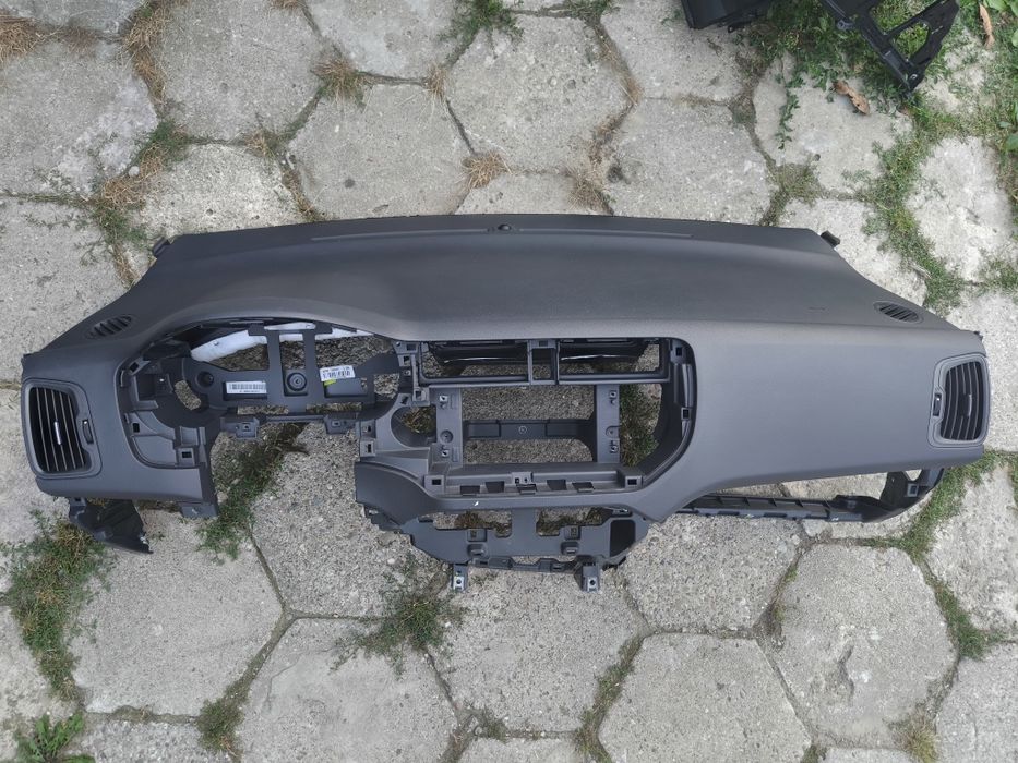 Deska rozdzielcza Kia Rio III 12-16, w komplecie z kratkami nawiewów