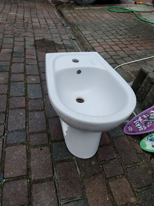 Біде марки kolo в дуже гарному стані.