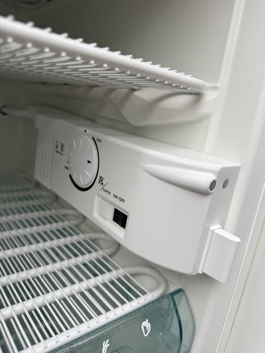 Морозильна камера Elektrolux EU8112C