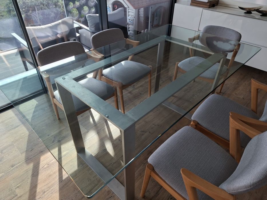 Mesa de jantar em Vidro Temperado com Estrutura em Inox