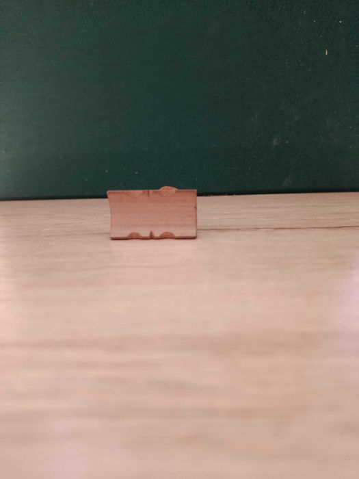 Japonia - miniaturowa,  japońska figurka - gejsza - wykonana z bambusa