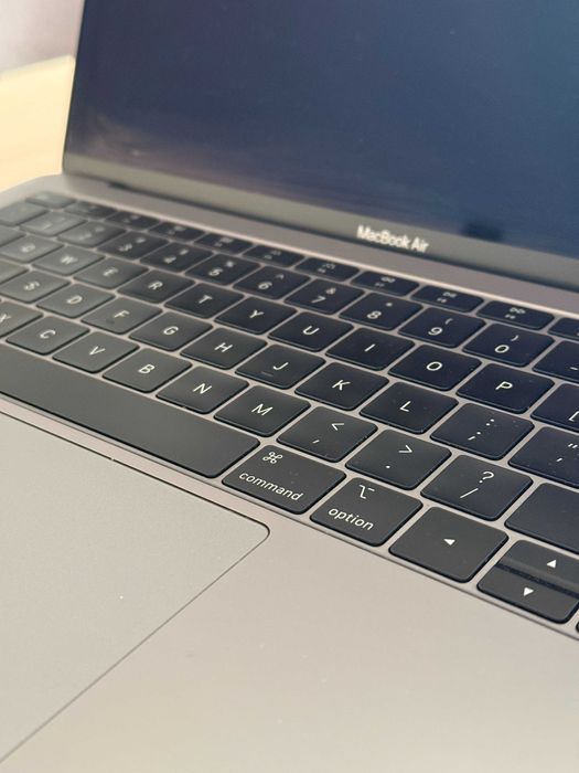 MacBook Air, 2018, i5, 8GB RAM