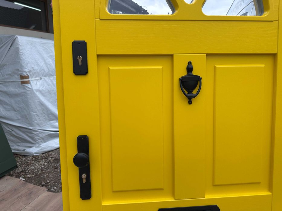 Drzwi zewnętrzne drewniane OD RĘKI żółte RAL1023