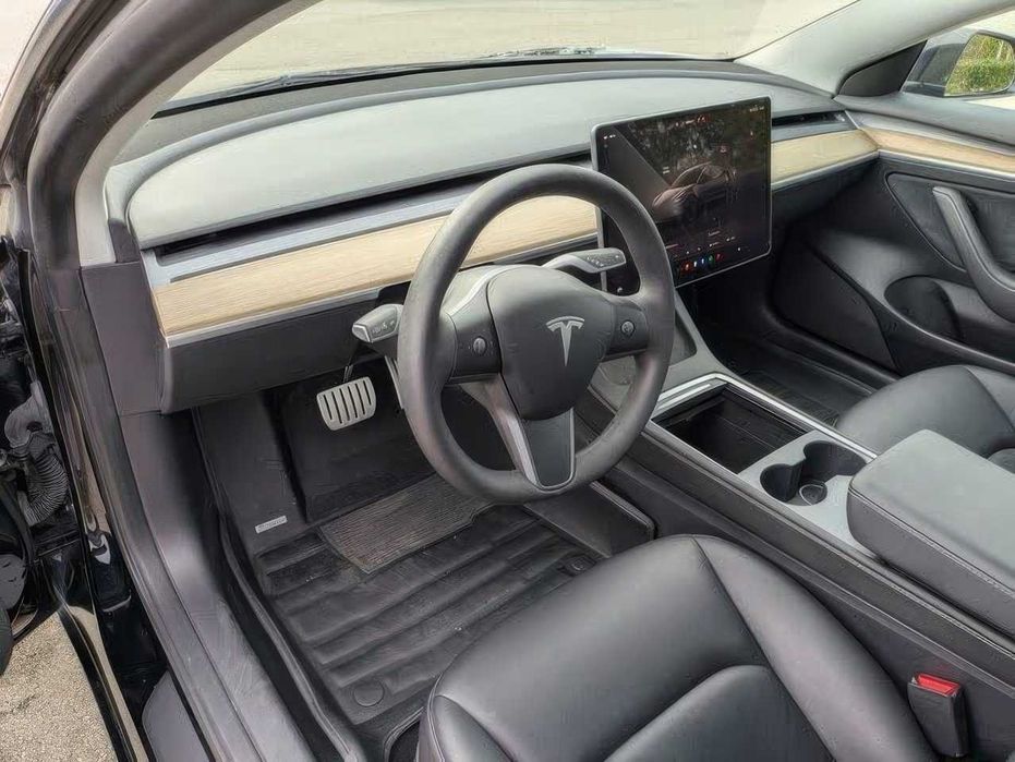 Tesla Model 3      2023