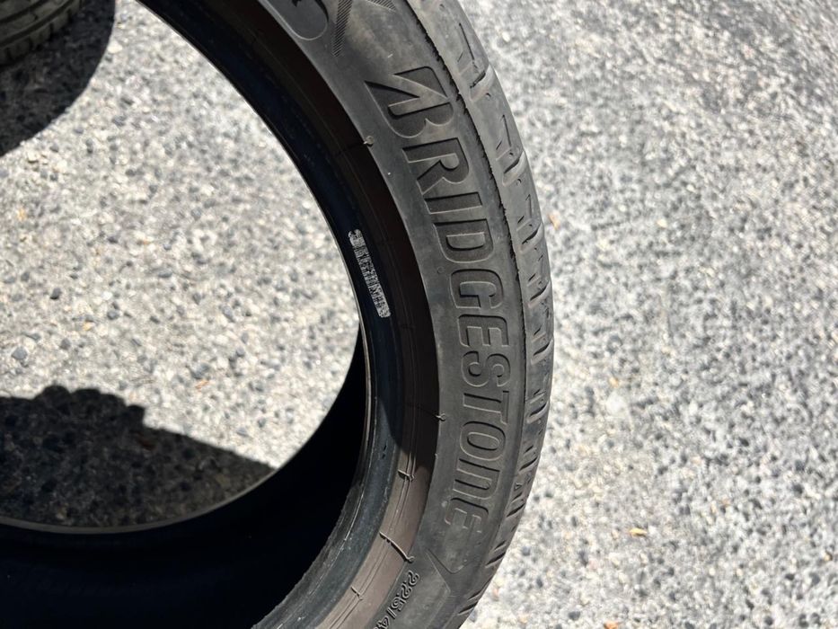 225/45/17 Bridgestone 2 pneus