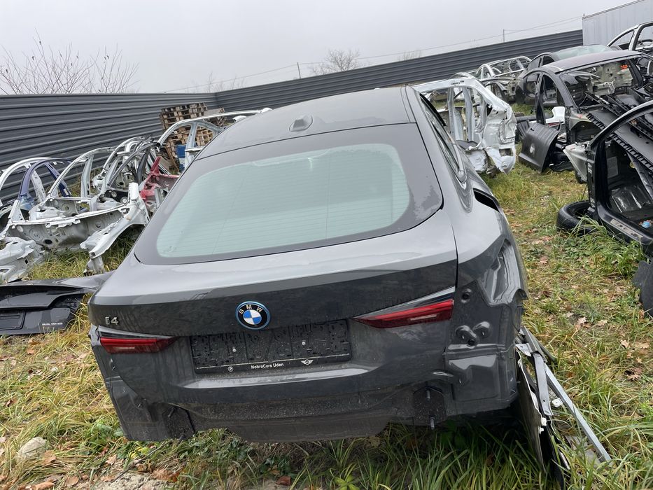 Двері передні на BMW i4 G26