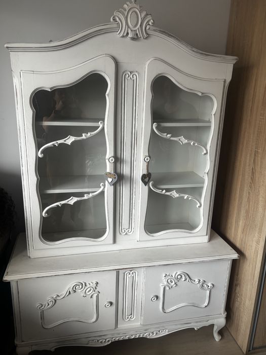 Sprzedam bialy kredens Ludwik antyk
