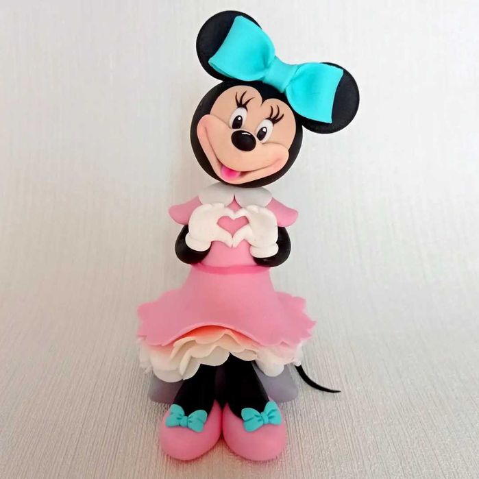 Декор на торт. Фігурки та квіти із мастики.