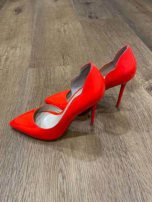 Лакові туфлі-човники