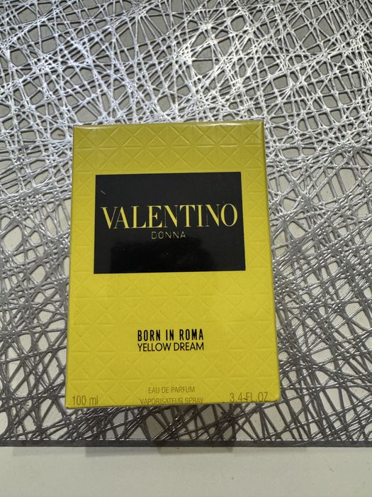 Ventino donna born in roma yellow dream