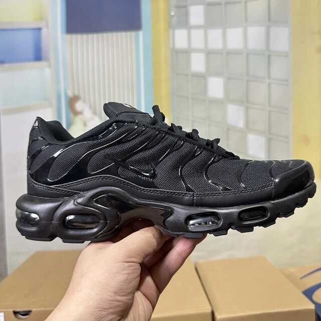 Buty sportowe Nike Air Max TN Plus Black R.43