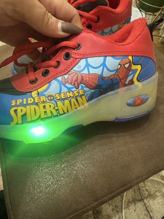 Дитячі кросівки нові