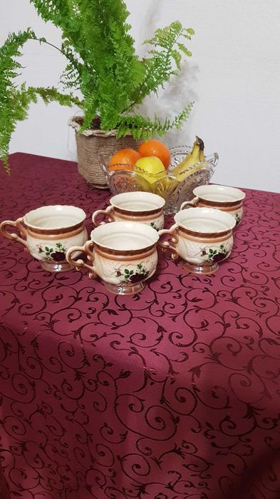 Набори столової посуди.