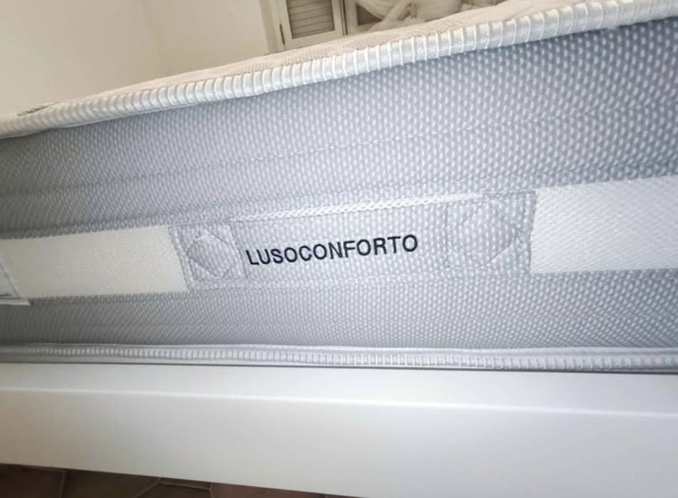 Estrutura de cama de casal + colchão de molas ensacadas Lusoconforto (140x190 cm) – Em perfeito estado