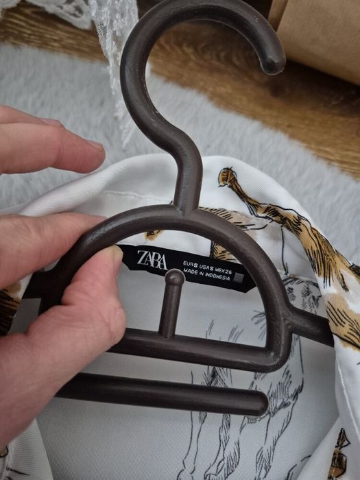 Одна на вибір атласна сорочка від Zara, S/M