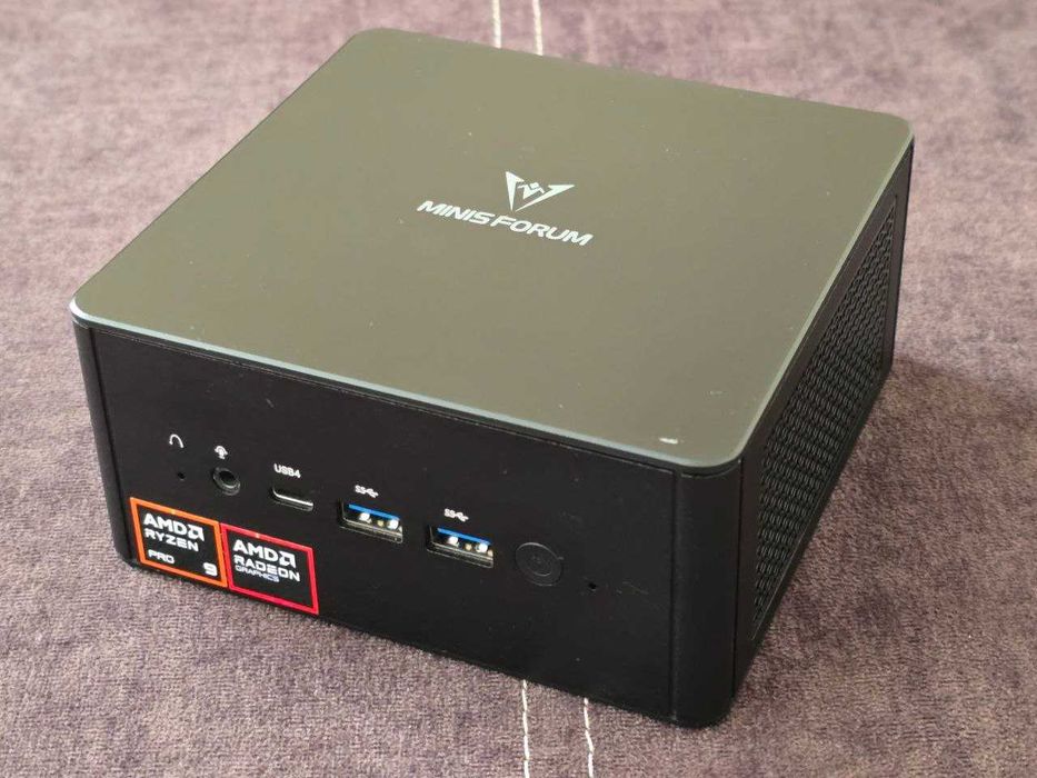 MinisForum UM890 Pro BAREBONE (R9-8945HS/ AMD Radeon 780M/ Wi-Fi 6E)
