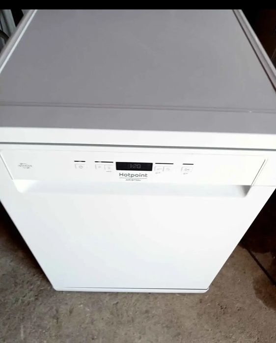Máquina de lavar loiça Hotpoint Ariston