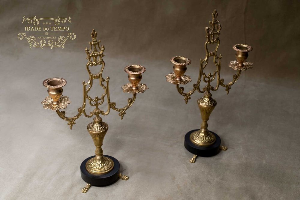 Antiguidade par de candelabros