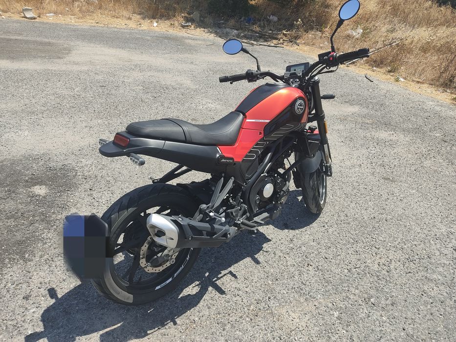Benelli Leoncino 125cc