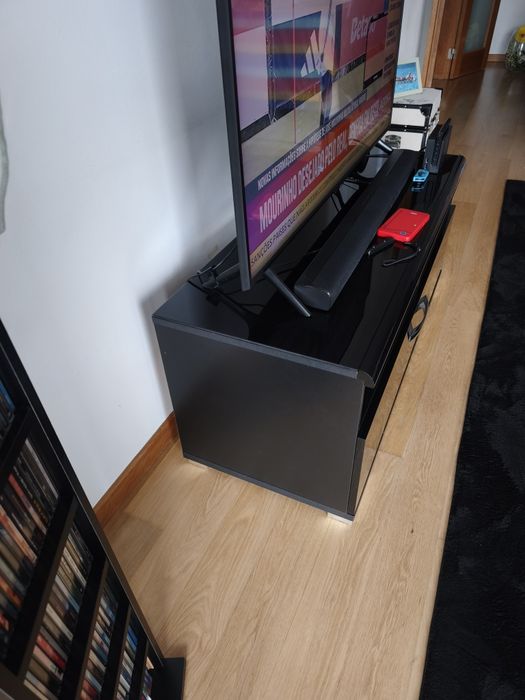 Móvel TV preto brilhante