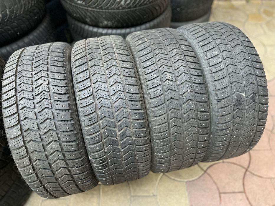Резина комплект шиповані 205/55 R 16 ЗНИЖКА Vredestein зимові 5-7 mm