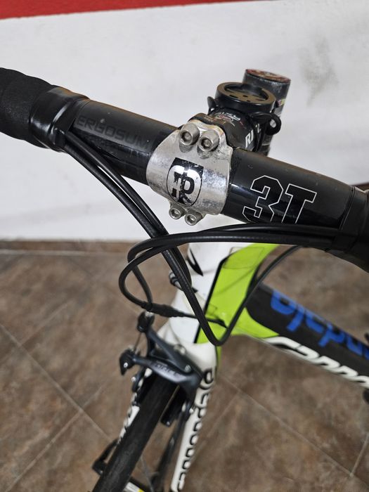 Bicicleta de estrada Cannondale Super Six carbono
