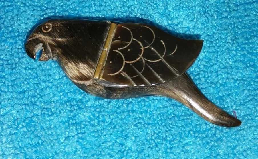 Raríssima caixa de Rapé/Tabaco esculpida em chifre.
