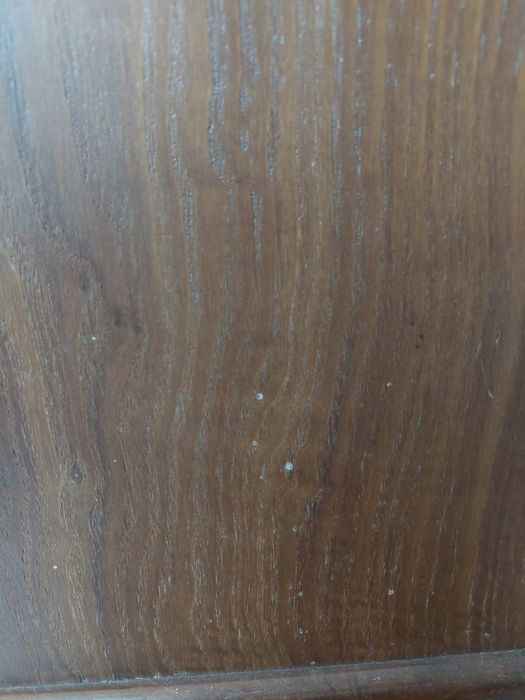 Cama de casal + duas mesinhas de cabeceira + cómoda + espelho