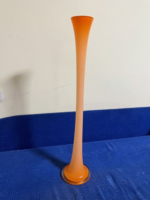 Wazon długi wysoki pomarańczowy oranż rudy wąski zwężany rozszerzany