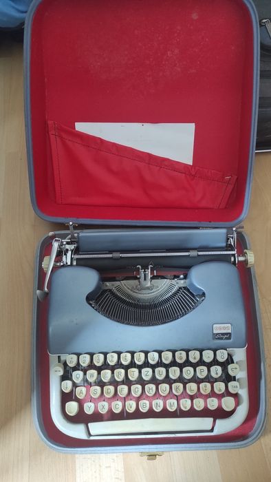 Máquina de escrever Japy script