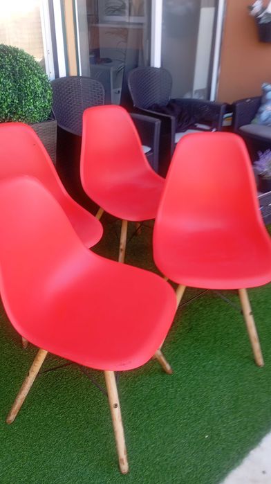 Conjunto de 4 Cadeiras Vermelhas Design Eames / Nórdico