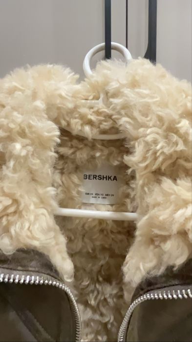 Куртка  на хутрі Bershka