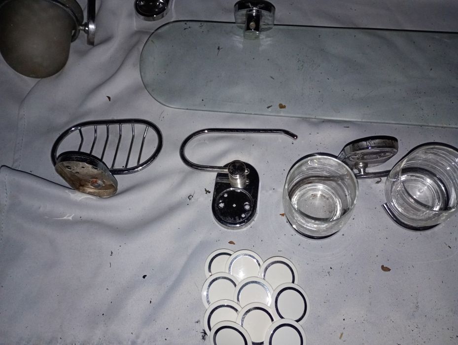 Sprzedam zestaw akcesoriów  do łazienki.