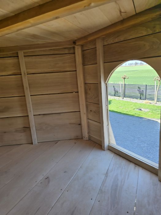 Plac zabaw w formie zamku,