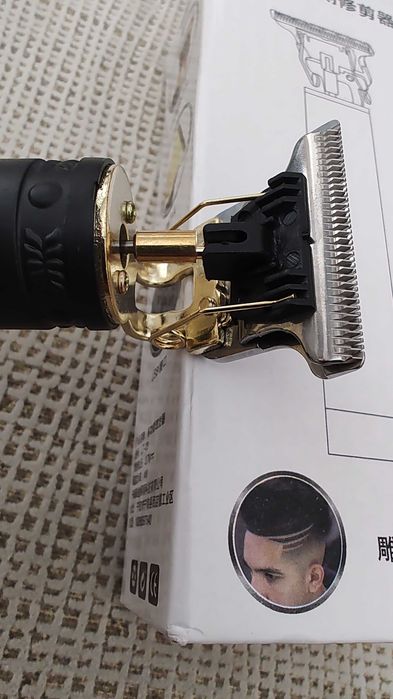 Máquina aparador de barba e cabelo NOVA