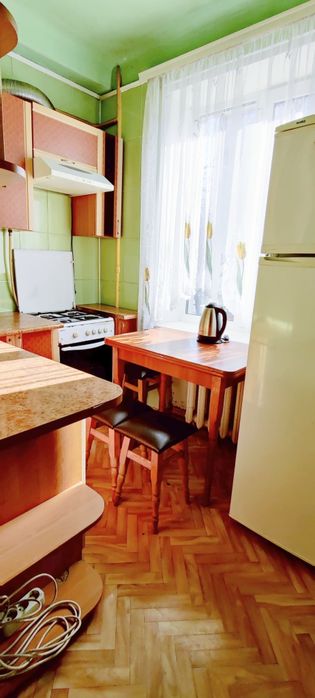 Проспект Берестейський 79 1-к подобово,метро Святошино