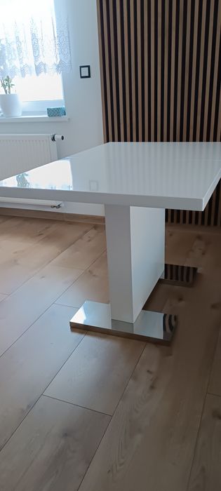 Sprzedam stół biały do jadalni lub salonu