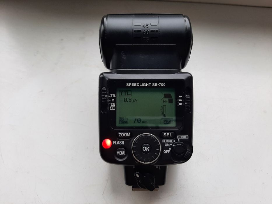 Фотовспышка Nikon SB-700